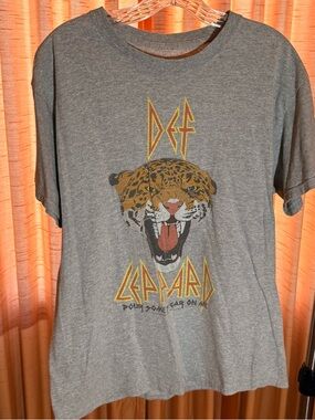 Tilly's Gray Def Leppard Graphic Tee with Yellow and Red Accents